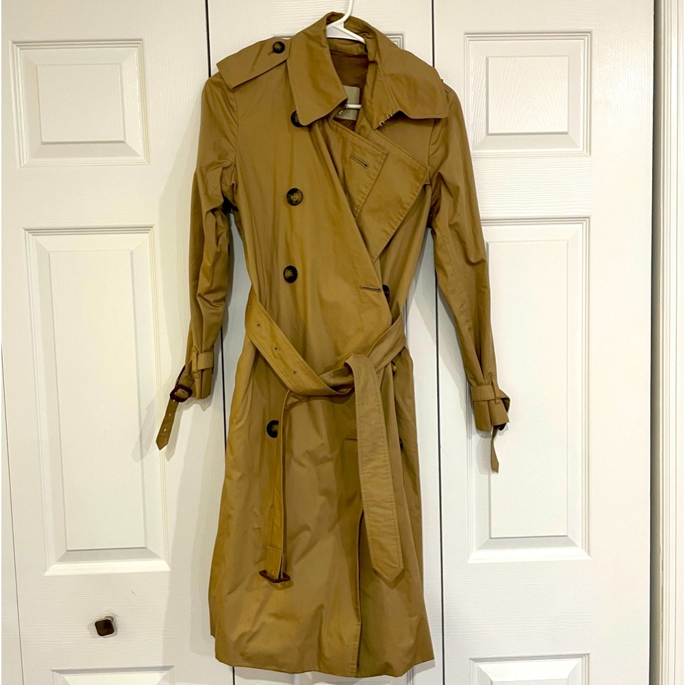 Burberry women’s Trench Coat